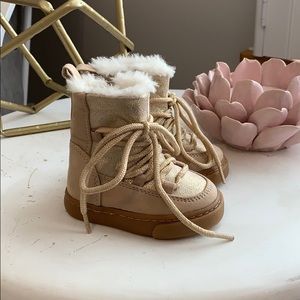 Gymboree Fur lines Baby Boots